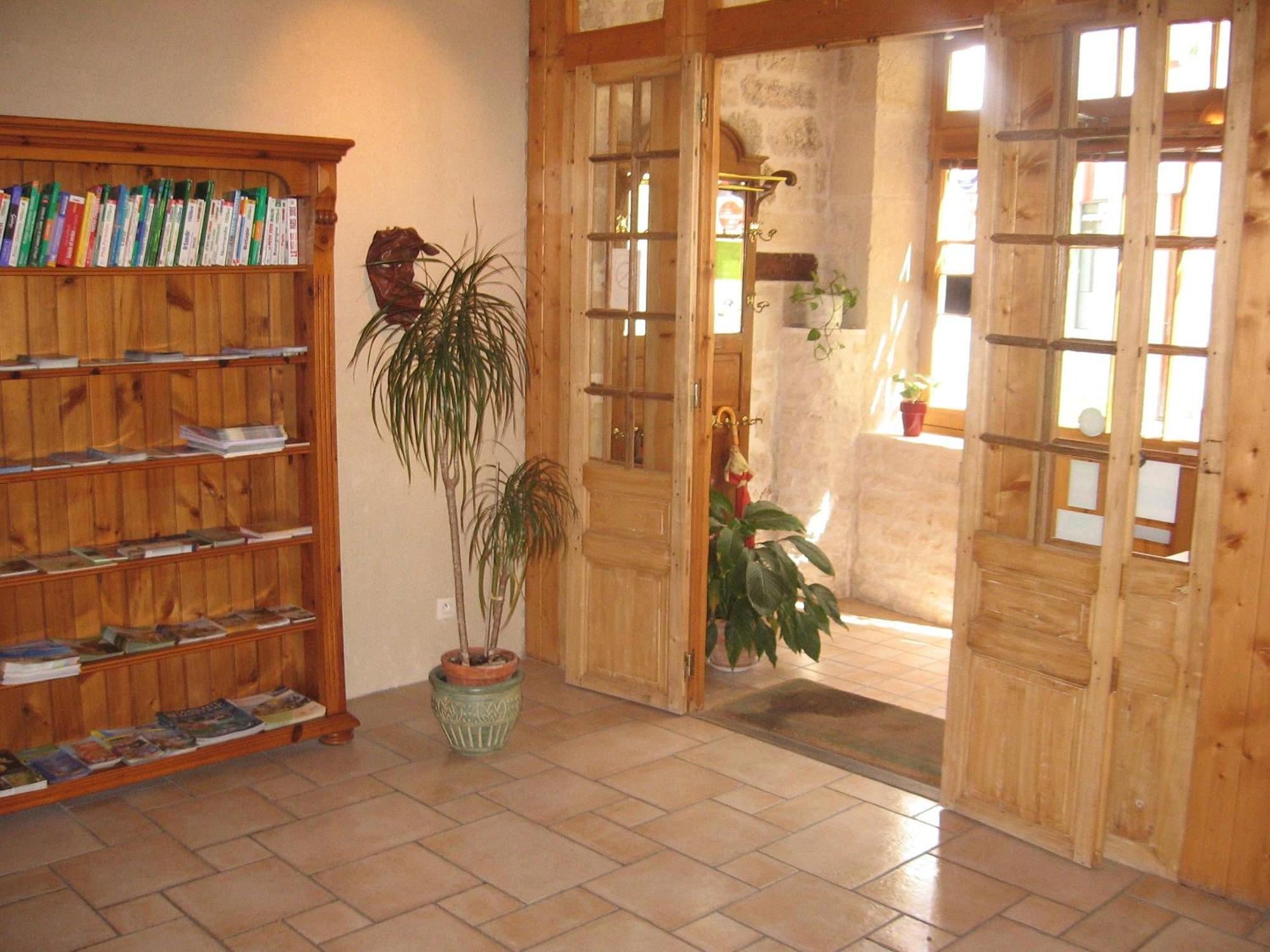 Hotel Du Donjon Aulnay  Екстериор снимка