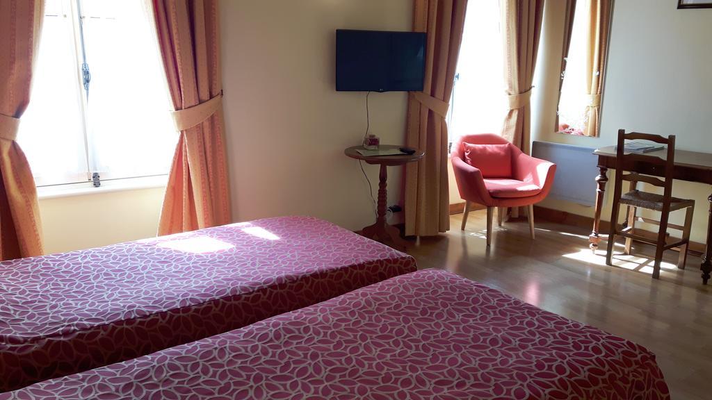 Hotel Du Donjon Aulnay  Екстериор снимка