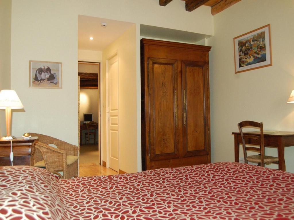 Hotel Du Donjon Aulnay  Екстериор снимка