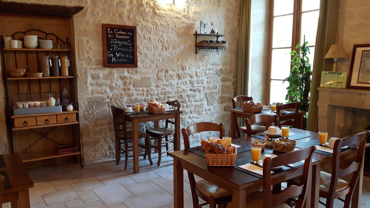 Hotel Du Donjon Aulnay  Екстериор снимка