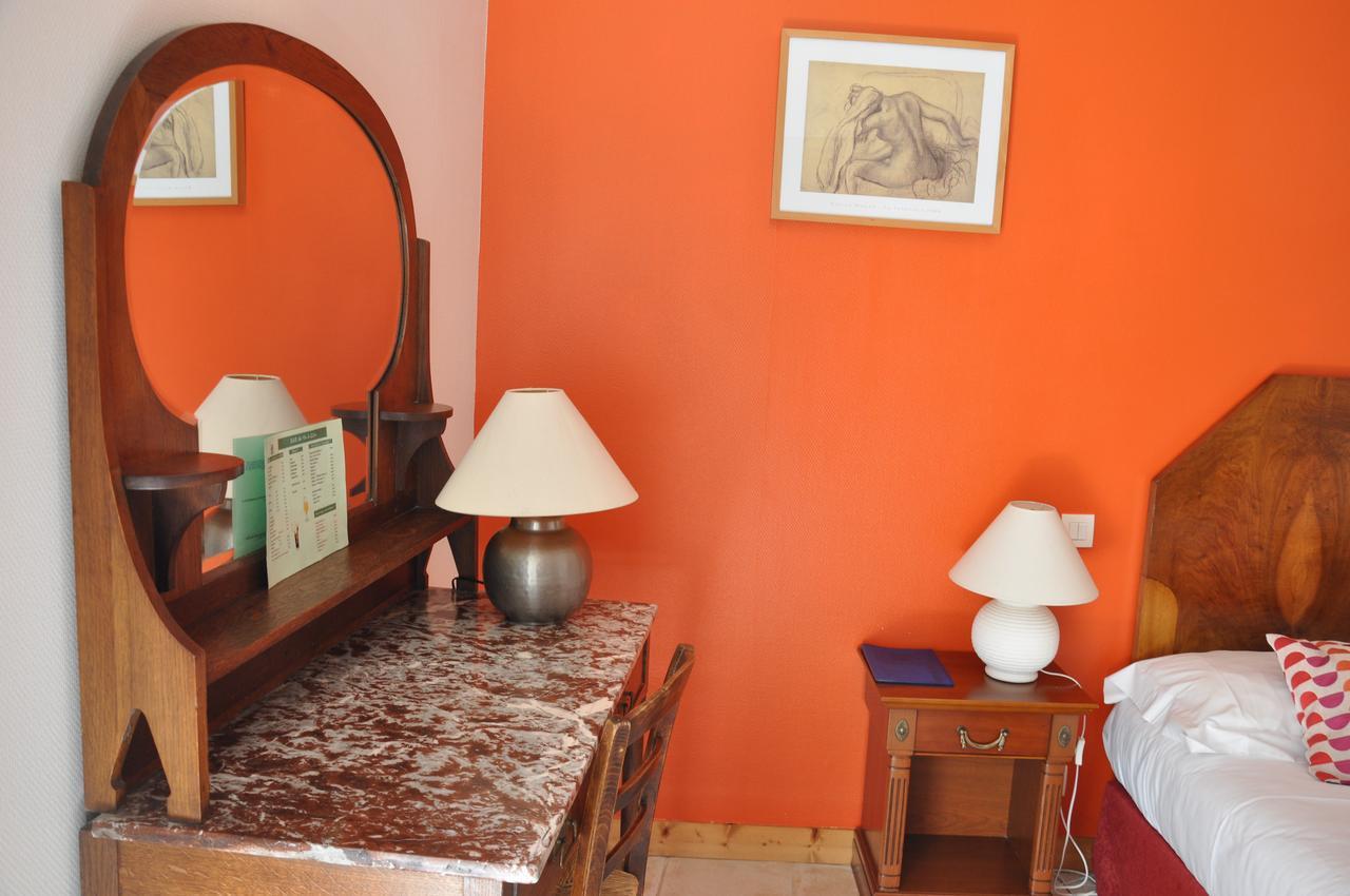 Hotel Du Donjon Aulnay  Екстериор снимка