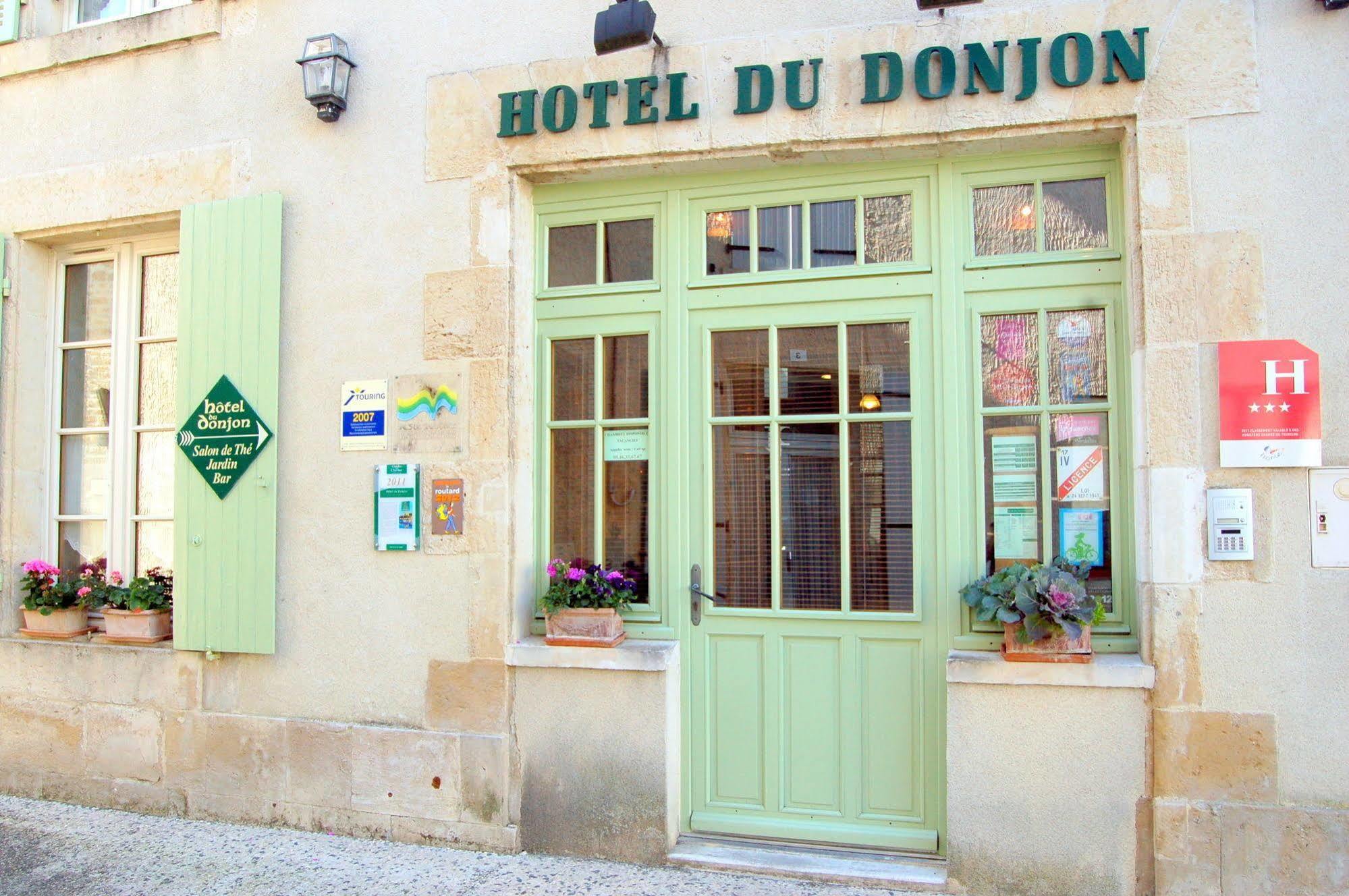 Hotel Du Donjon Aulnay  Екстериор снимка