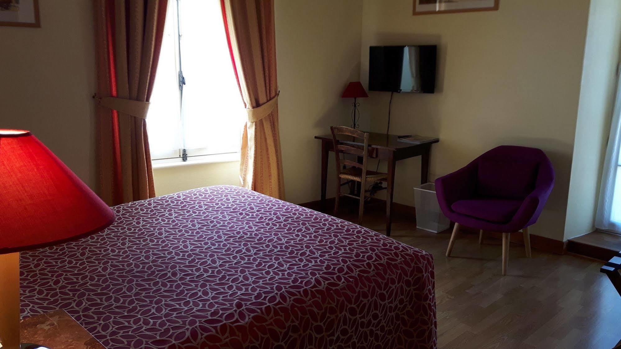 Hotel Du Donjon Aulnay  Екстериор снимка
